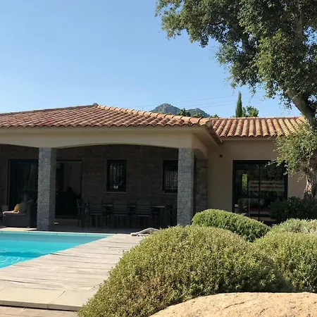 Standing Piscine Chauffee Privee 圣塔露西港口