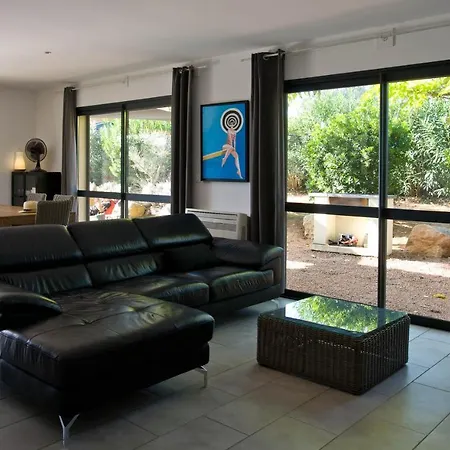 Standing Piscine Chauffee Privee 别墅